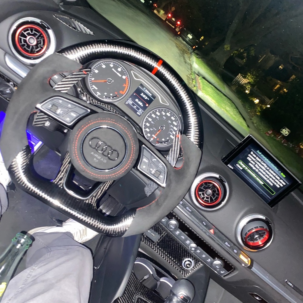2020 carbon Audi A3 racing steering wheel with carbon paddle shifters - Picture 7 of 8